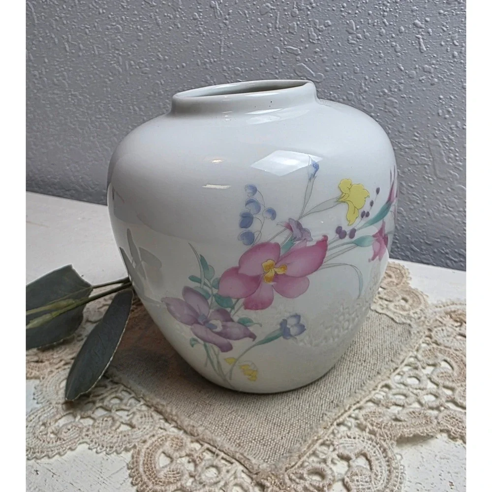 Vintage 80s Srednick‎ Collection Spring Floral Jar Vase White Ceramic Made Japan